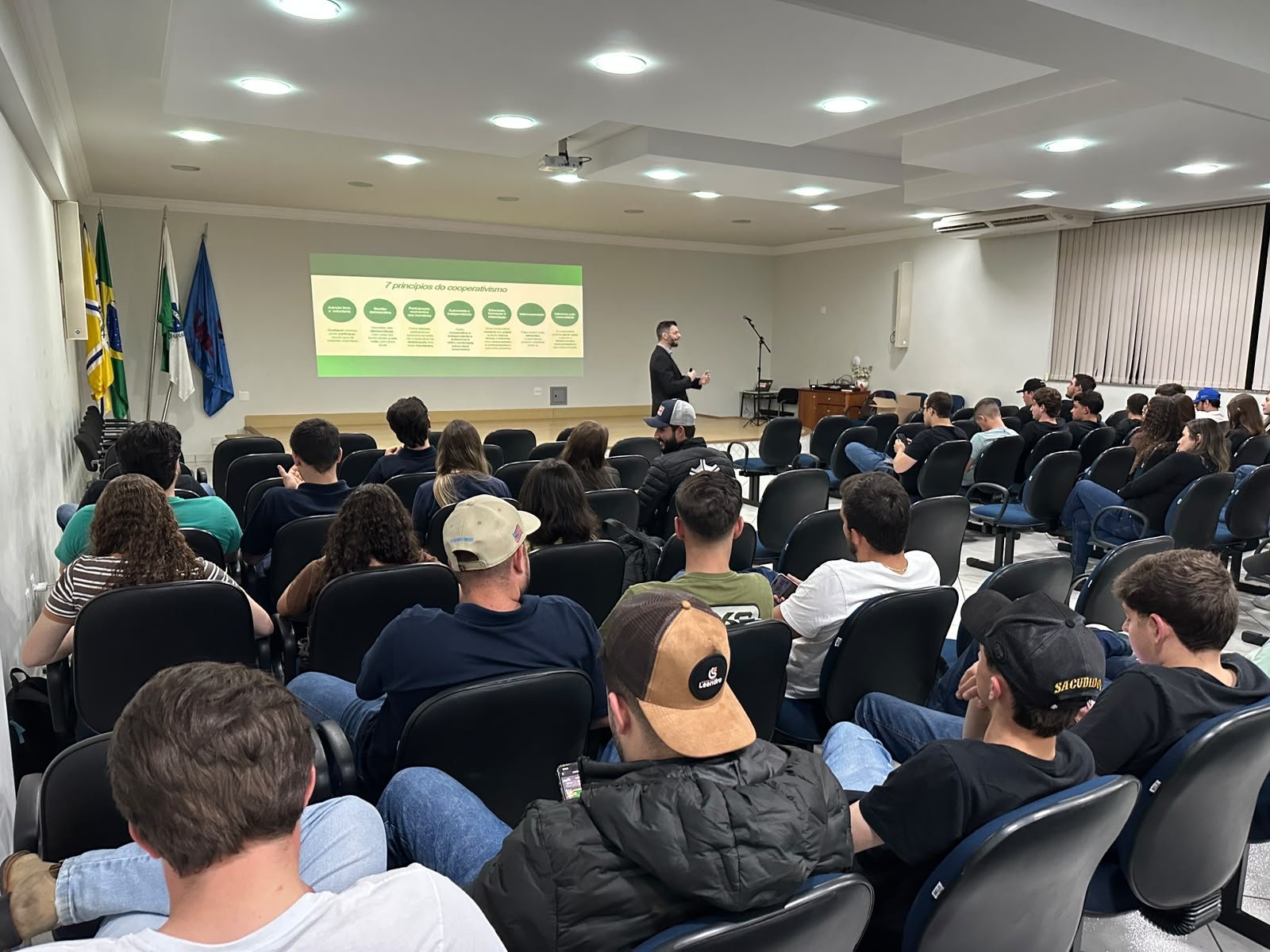 Agronomia da Unisep debate o papel do cooperativismo de crédito no desenvolvimento regional