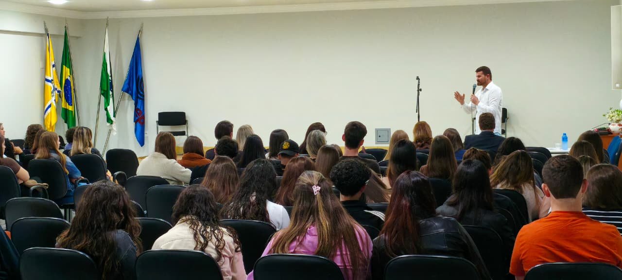 Encontro com sec. de Saúde de Francisco Beltrão aproxima acadêmicos da Unisep da gestão pública e amplia visão sobre a atuação profissional