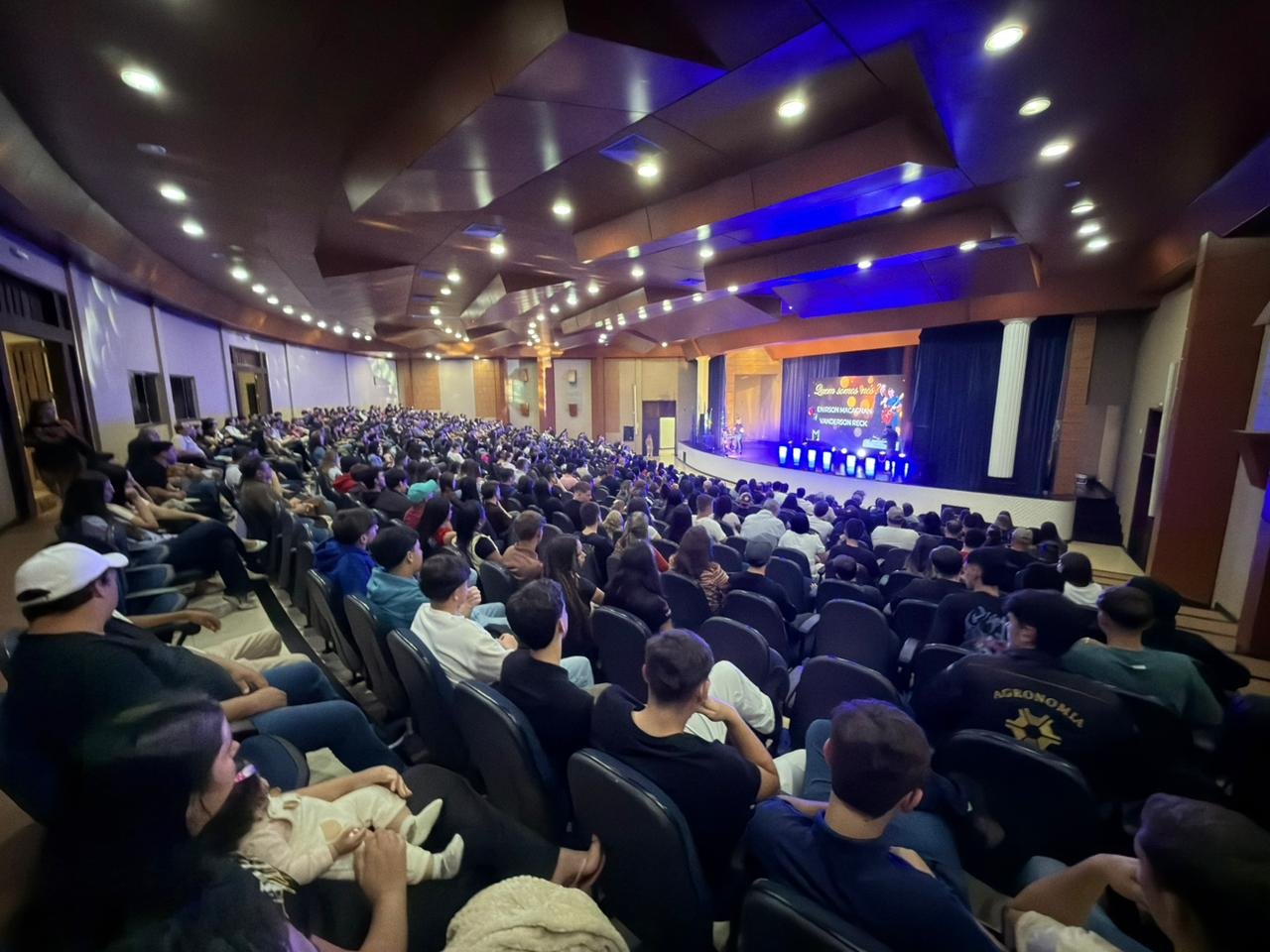 Dia da Família aproxima acadêmicos, familiares e Unisep em noite de emoção e partilha