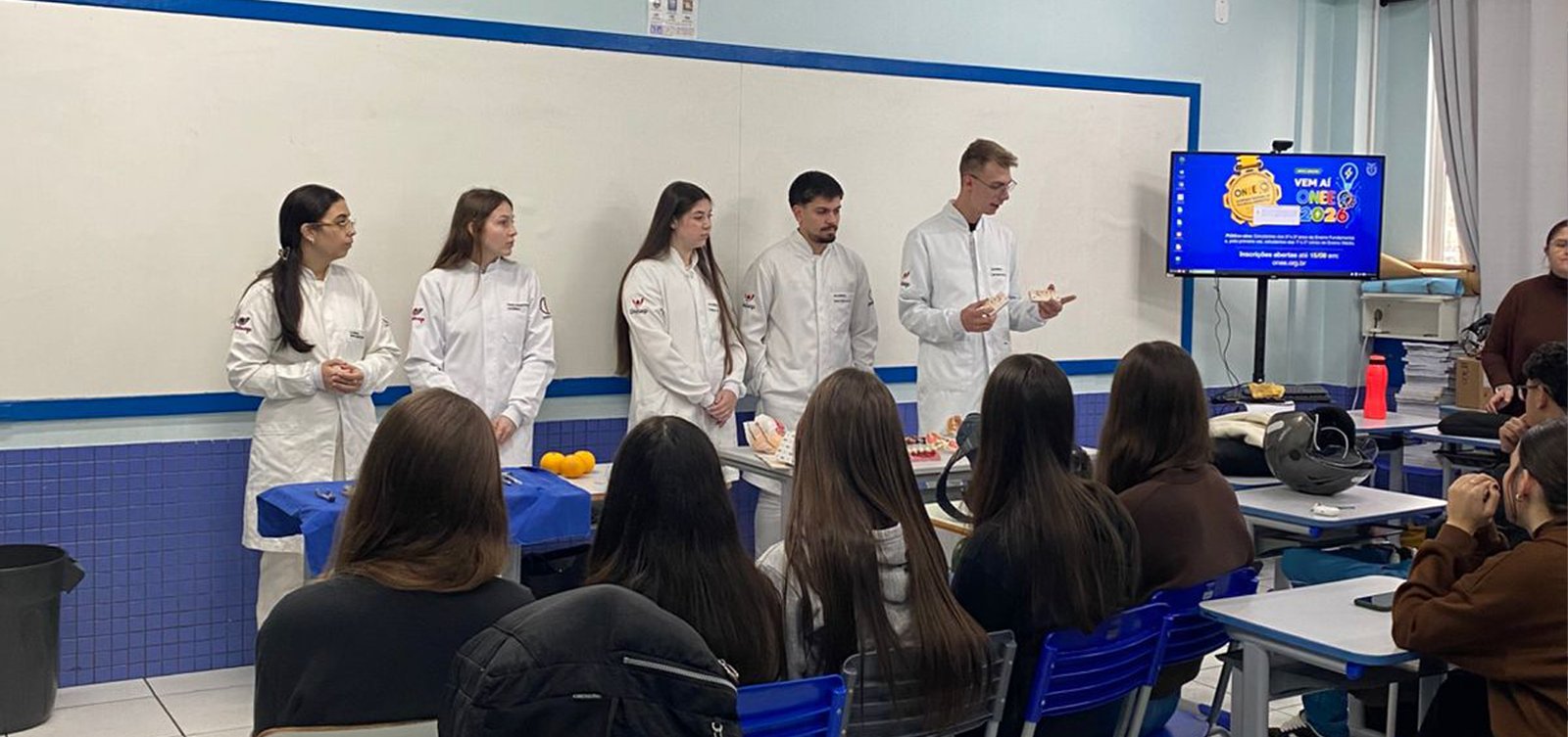 Acadêmicos de Odontologia da Unisep Apresentam o "Menu do saber" em escolas da região