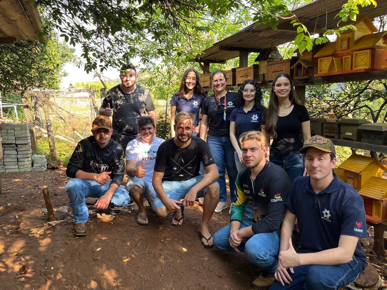 Acadêmicos de Agronomia da Unisep realizam visita técnica a apiário e meliponário